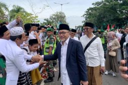 Mendag Zulhas lompat parit, pesan ojek dan jalan kaki demi ke lokasi Harlah Seabad NU