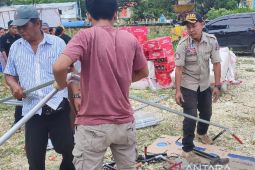 Warga Jayapura tidur di tenda hindari gempa susulan