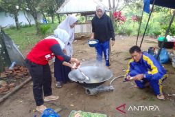 Dinas Sosial Nagan Raya dirikan dapur umum dukung pencarian korban longsor