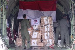 Pesawat TNI AU isi bahan bakar di Lanud SIM sebelum terbang ke Turki