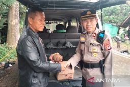 Granat yang diduga aktif temuan warga diserahkan ke Kodim Cianjur