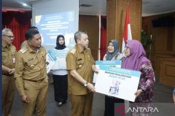 Pemprov Kaltim  serahkan bantuan peralatan UMKM dan IKM