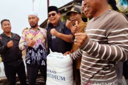Pemprov Kalsel salurkan beras kepada 1.000 warga terdampak banjir