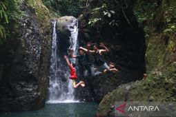 Suasana alami air terjun Way Detum  makin diminati wisatawan