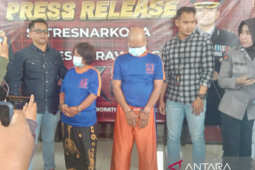 Polisi Karawang tangkap perempuan pengedar ganja