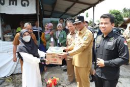 Pj Bupati serahkan bantuan korban kebakaran Datu Kuning
