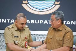 Pemkot Tangsel terima dua aset berupa TPU dari Pemkab Tangerang