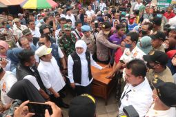 Gubernur Khofifah pantau operasi pasar di Pasuruan pastikan pasokan aman