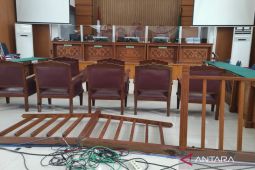 Pembatas ruang sidang PN Jakarta Selatan roboh usai vonis Bharada E