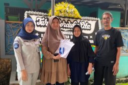 Petugas Jasa Raharja Tangerang kunjungi rumah korban kecelakaan tertabrak kereta api di Tangerang