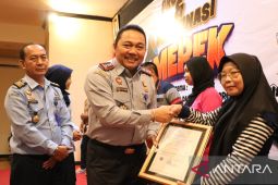 Kakanwil Kemenkumham serahkan sertifikat merek kepada pelaku usaha