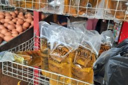 MinyaKita di Depok dijual Rp16.000 per liter