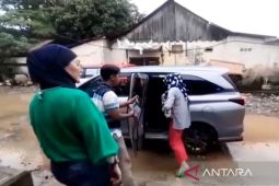 Polisi selidiki penyebab bayi meninggal dalam mobil saat disusui ibunya
