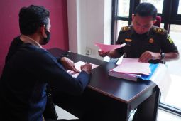 Kanwil DJP Jatim II serahkan tersangka pengemplang pajak plus BB