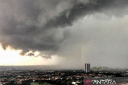 BMKG prakirakan cuaca Surabaya berpotensi hujan ringan