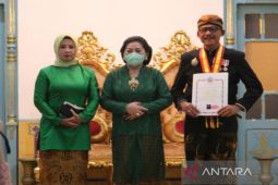 Faisol Ali diberi gelar kehormatan Kanjeng Raden Tumenggung