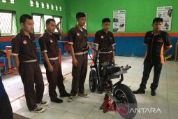 Pelajar SMKN 1 Rejang Lebong berhasil rakit sepeda motor listrik