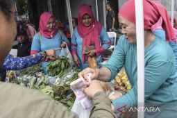 Operasi pasar tani di Tasikmalaya