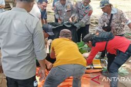 Jasad tanpa identitas ditemukan warga di objek wisata Pantai Minajaya Sukabumi