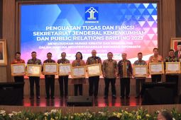 Kemenkumham Jatim bawa pulang dua penghargaan bidang kehumasan