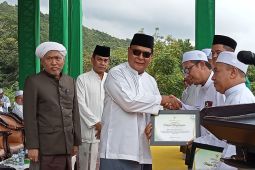 Gubernur Kalsel beri penghargaan kepada 15 ulama sepuh di peringatan Satu Abad NU