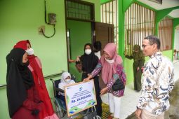 Angkasa Pura I Sepinggan  serahkan bantuan untuk SLB Balikpapan