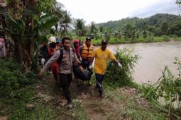 Tim SAR temukan satu korban hanyut meninggal karena terbawah air sungai