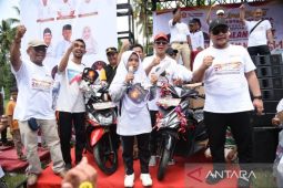 Jalan sehat bersama Gus Irawan menyemut, hadiah sepeda motor dari Dolly Pasaribu