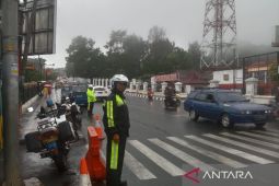 Polisi minta pengguna jalan Puncak-Cianjur patuhi petugas terkait cuaca ekstrem