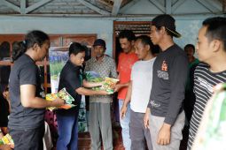 Kowarteg Jatim beri bibit padi dan jagung kepada petani Bojonegoro