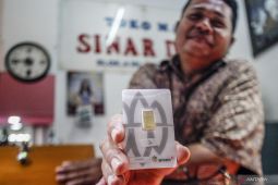 Harga emas Antam hari ini turun Rp4.000 per gram