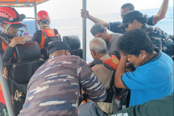 Penumpang jatuh ke perairan Karimata ditemukan di Pulau Pandan