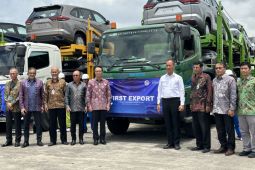 Menperin lepas ekspor perdana Innova hybrid ke 27 negara
