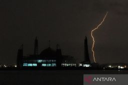 Waspadai potensi hujan petir di sejumlah kota besar