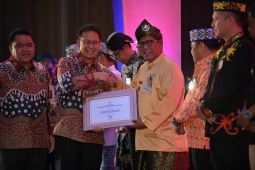 Bupati KKU Citra Duani terima penghargaan dari Kementrian Kesehatan