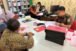 Kanwil DJP Jatim I serahkan tersangka pengemplang pajak ke Kejari Surabaya