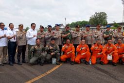 Kapolri beri cinderamata kepada tim evakuasi Kapolda Jambi