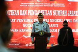Lantik PPNS Imigrasi dan Notaris Pengganti, Kakanwil Kemenkumham DIY: laksanakan amanah sebaik-baiknya