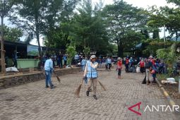 Hari Peduli Sampah, Ratusan Pekerja Bersihkan Sekitar PLTU Jawa 9&10