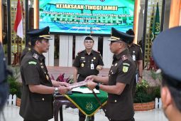 Kajari Batanghari dilantik Kajati Jambi bersama tujuh pejabat lain