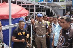 Pemkot Ambon minta pihak ketiga tunda pembangunan lapak PKL