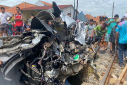 KA hantam Xenia, dua orang tewas di TKP