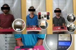 Polisi bekuk empat pria paruh baya di Pidie beserta paket sabu-sabu