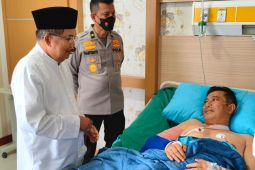 Jusuf Kalla jenguk Kapolda Jambi di rumah sakit