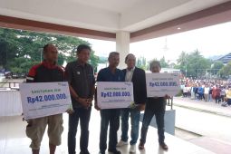 BPJamsostek salurkan santunan kematian petugas kebersihan di Ambon