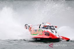 Al-Qemzi catat waktu tercepat pada sesi latihan bebas F1 Powerboat Danau Toba