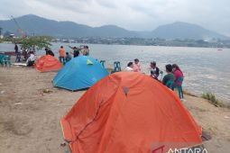 Berkemah di bibir pantai Danau Toba menjadi alternatif saksikan F1 Powerboat