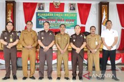 Kejati Maluku ingatkan kades kelola dana  desa utamakan asas transparan