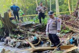 Polisi menyelidiki kasus penemuan potongan tubuh manusia di kawasan Grojogan Sewu