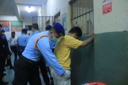 Petugas temukan senjata tajam saat razia di Lapas Pemuda Madiun